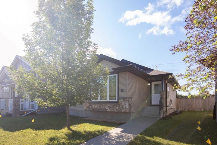 92 Ireland Crescent — photo 1