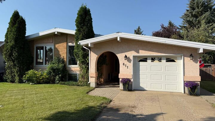 611 6 Avenue W — photo 1