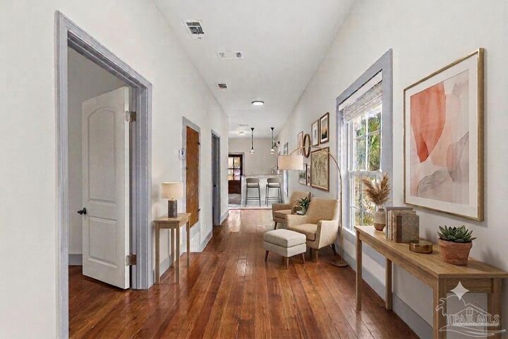 Property Photo: 400 E Lloyd St FL 32503