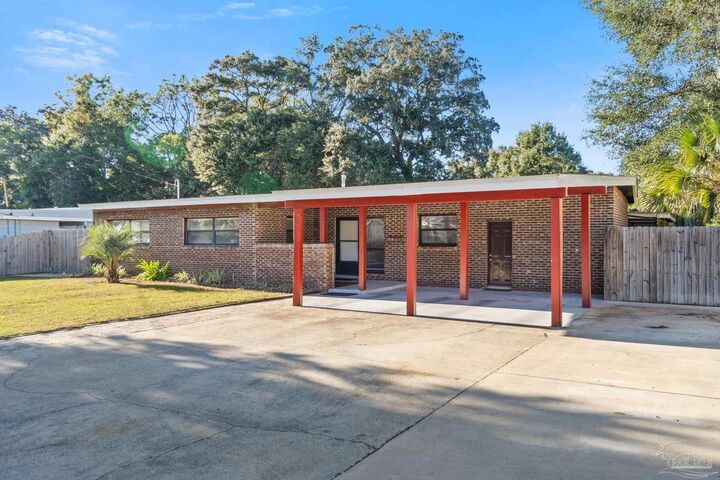 Property Photo: 632 Berkley Dr FL 32503