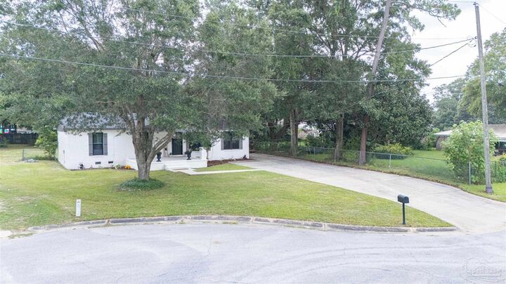 Property Photo:  9900 Pine Meadow Ln  FL 32534 