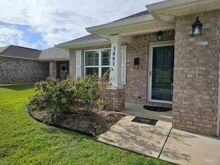 Property Photo: 3881 Throne Ct FL 32583
