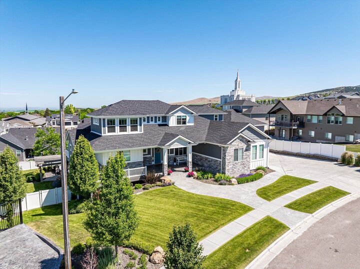 Property Photo: 3076 Lois Lane ID 83201