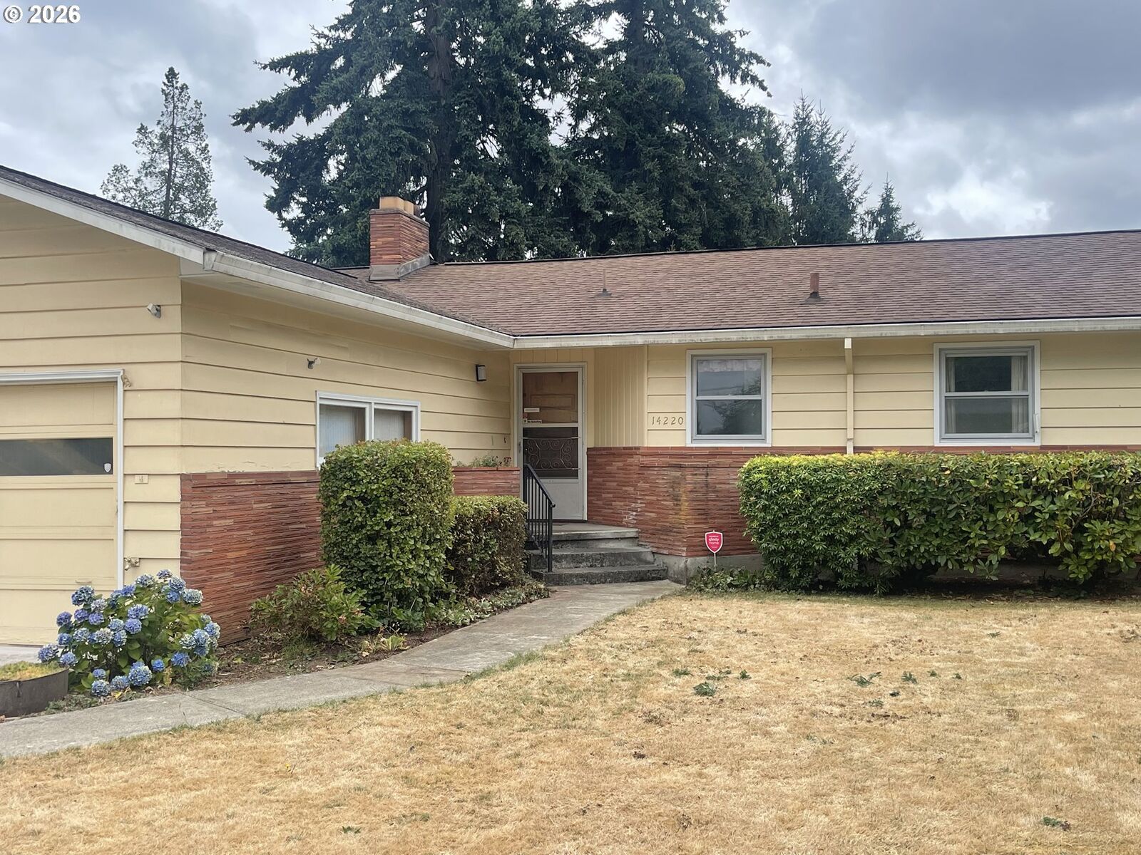 Property Photo: 14220 NE San Rafael St OR 97230