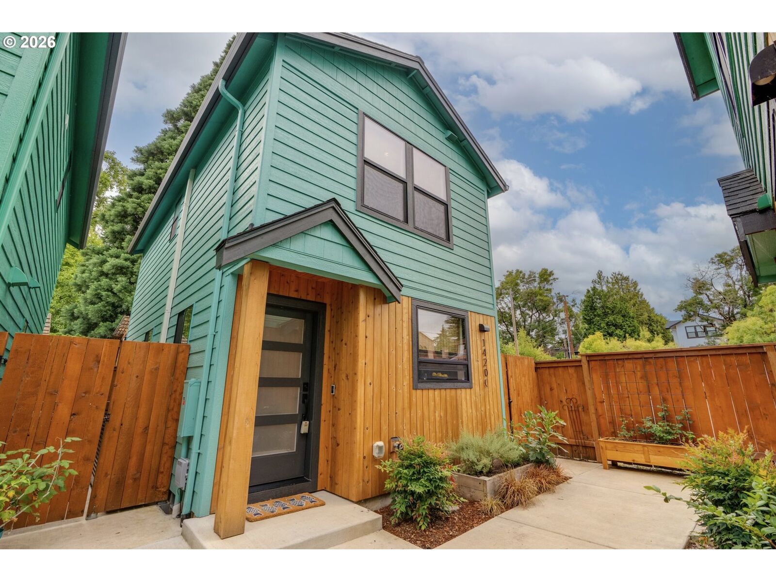 Property Photo:  1420 SE Claybourne St C  OR 97202 