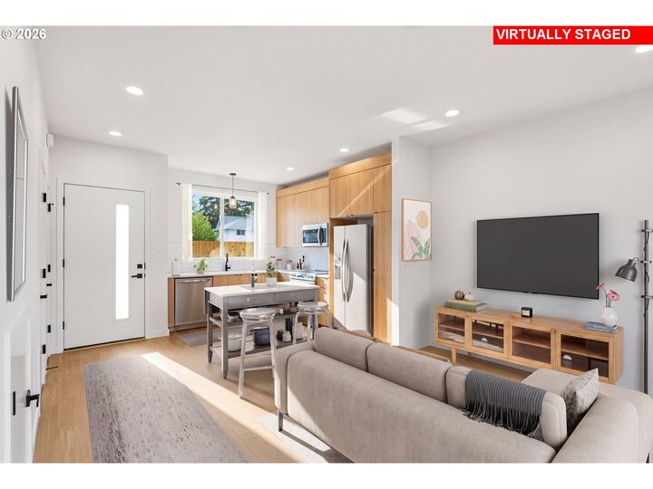 Property Photo: 6790 SE Insley St 1 OR 97206