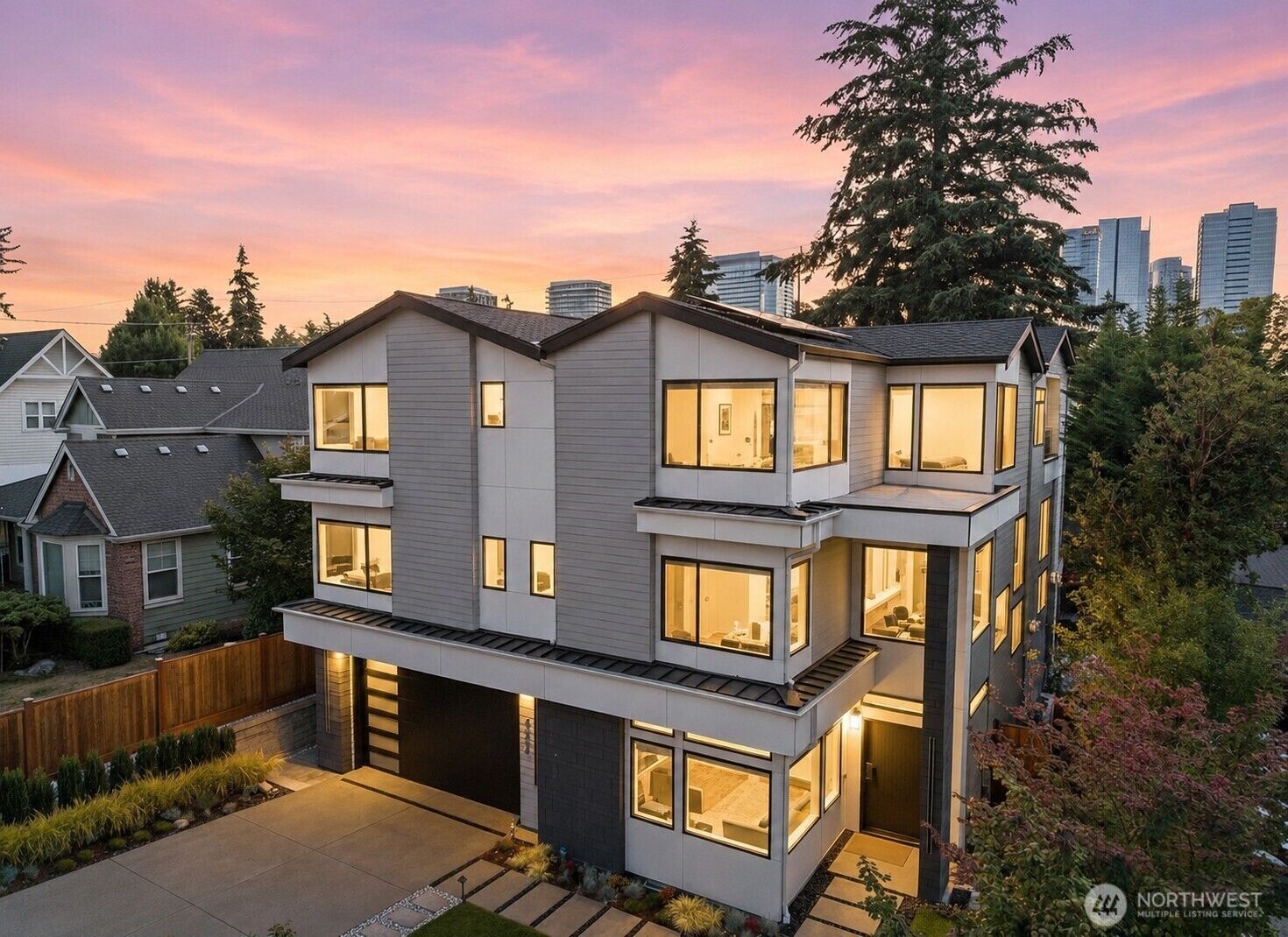 Property Photo:  422  98th Avenue NE  WA 98004 