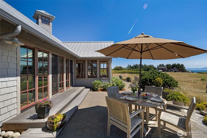Property Photo:  587  Old Johnson Rdwy  WA 98250 