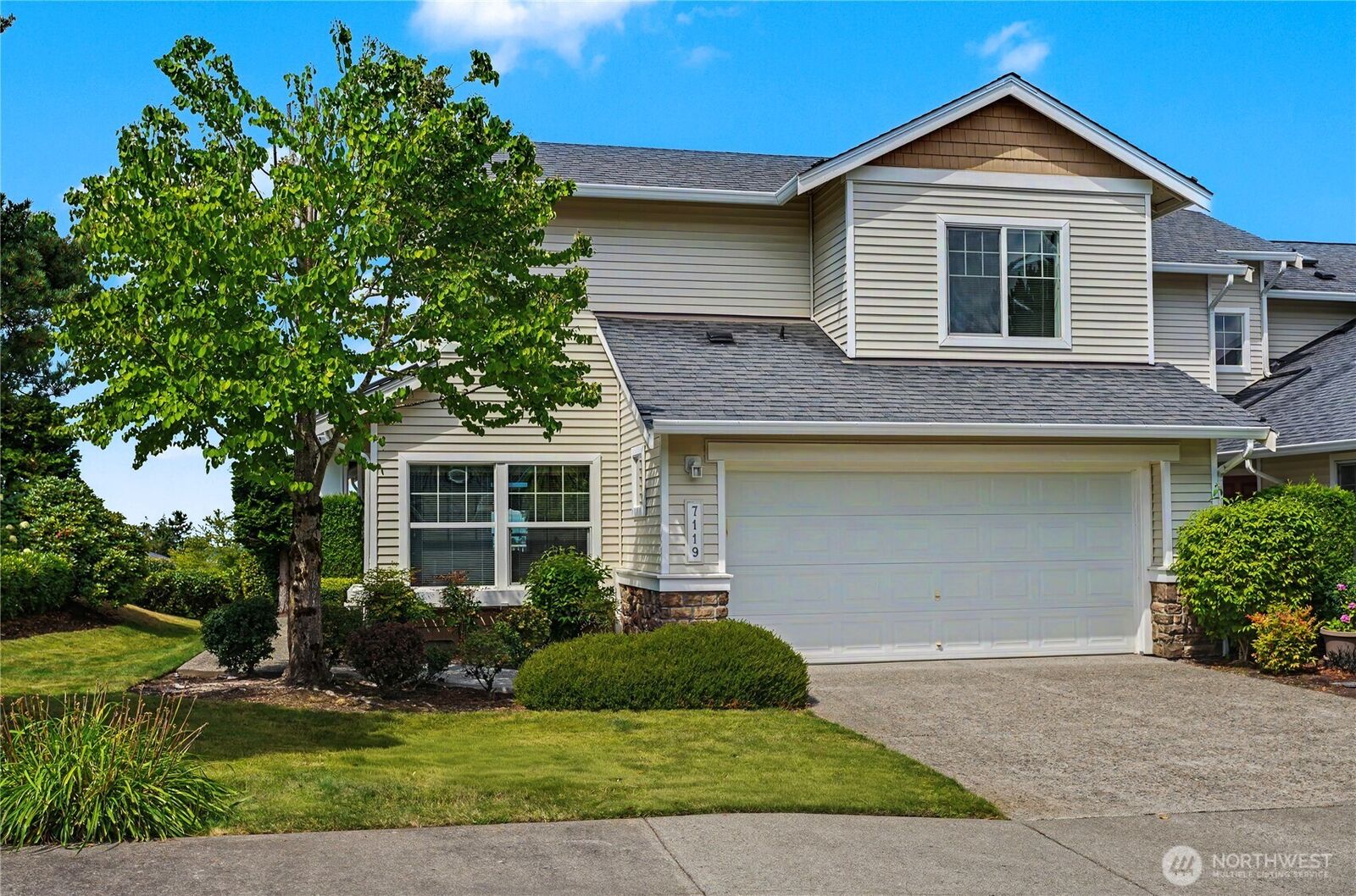 Property Photo: 7119 James Place SE WA 98092