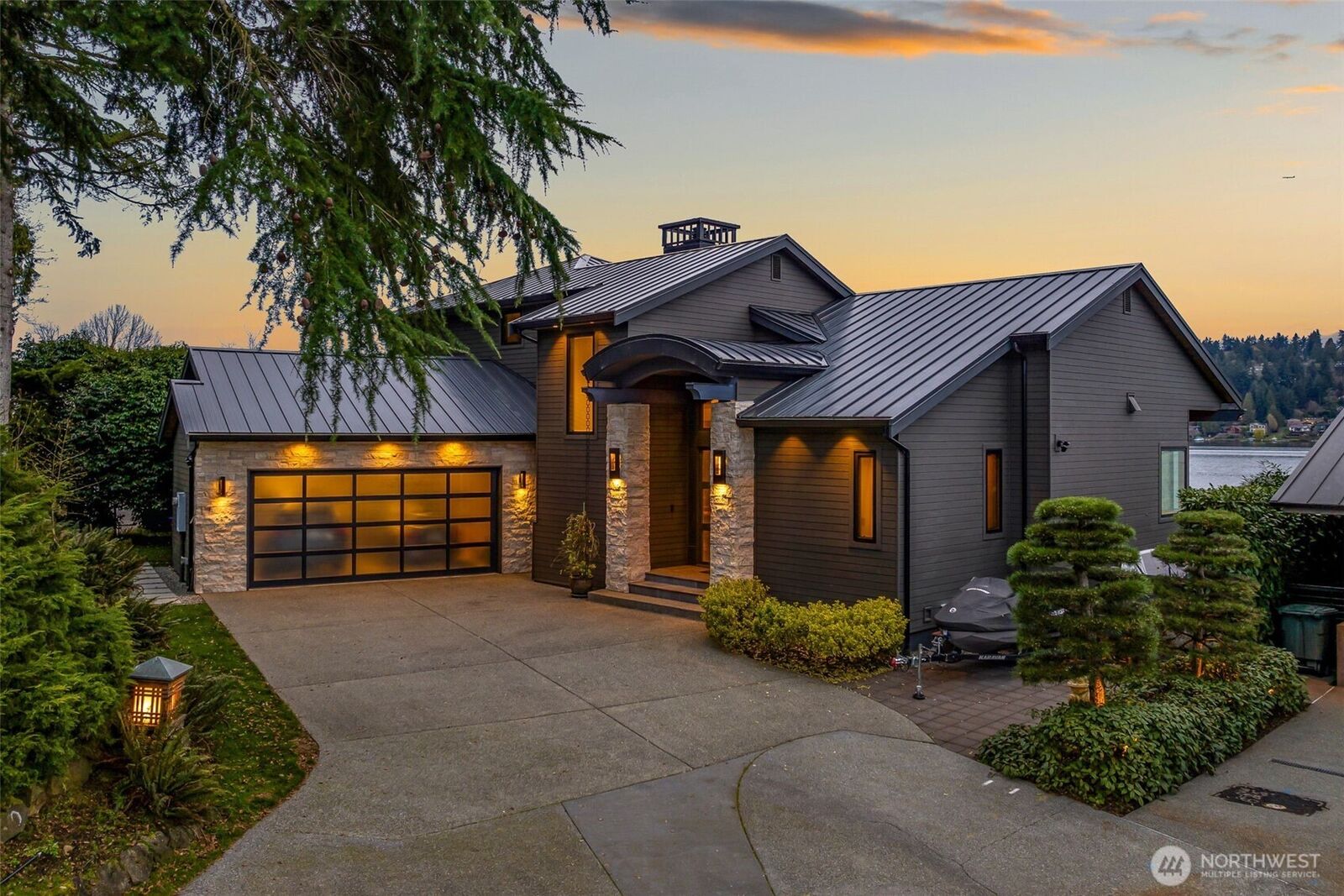 Property Photo:  5629  Pleasure Point Lane SE  WA 98006 