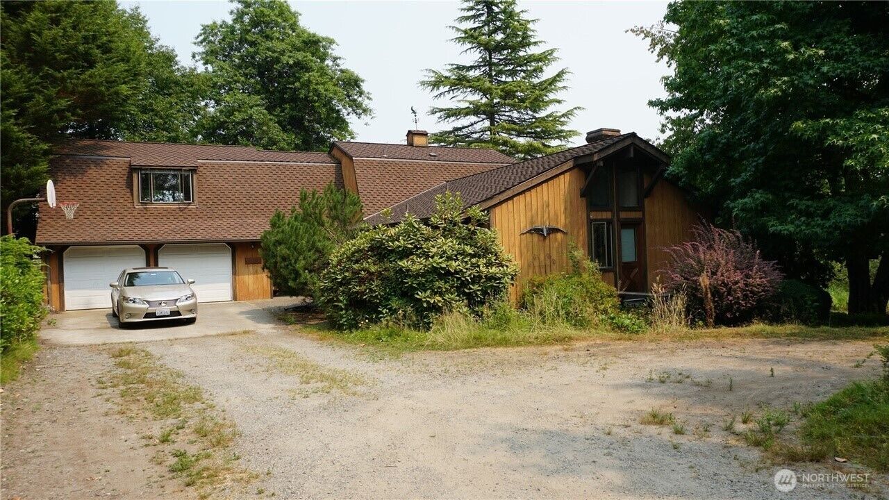 Property Photo: 11712 176th Ave NE WA 98052