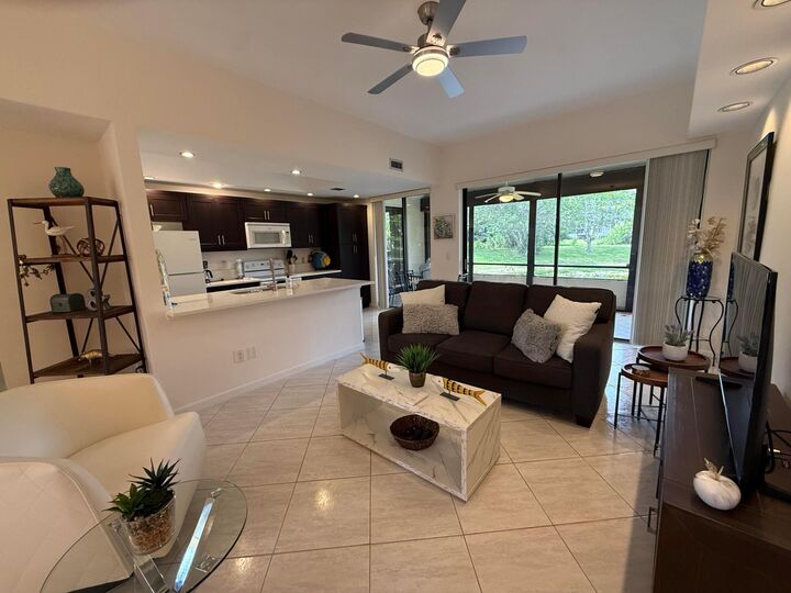 Property Photo:  7472 La Paz Boulevard 102  FL 33433 