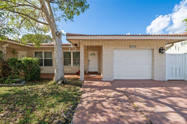 Property Photo:  4010 Coral Springs Drive  FL 33065 