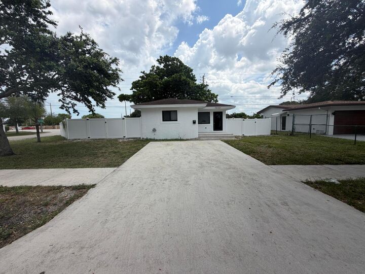 Property Photo: 7000 Tyler Street FL 33024