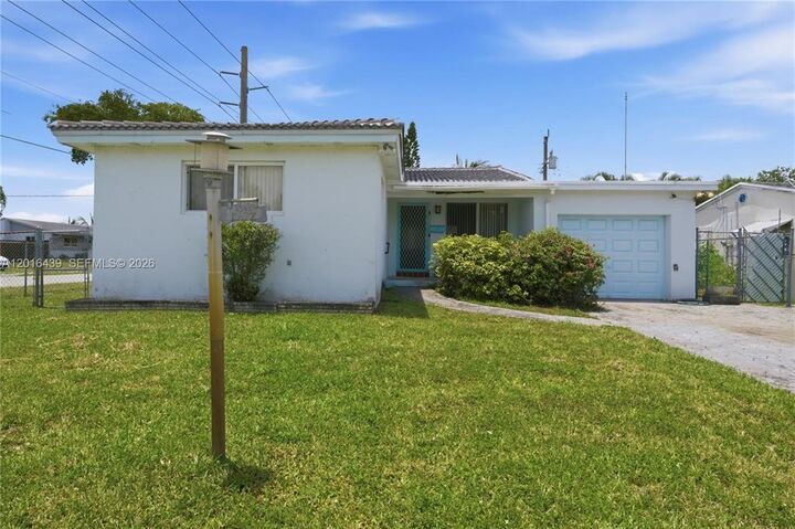 Property Photo:  2300 N 57th Terrace  FL 33021 