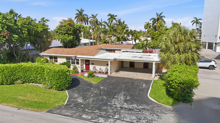 Property Photo: 2713 NE 33rd Avenue FL 33308