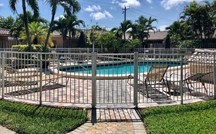 Property Photo: 736 NE 13th Court 17 FL 33304