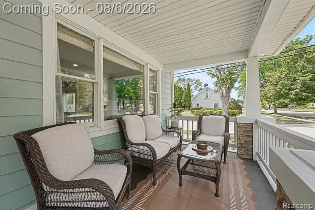 Property Photo: 629 W Houstonia Avenue MI 48073