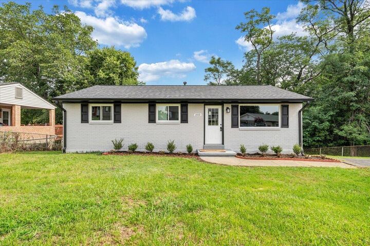 Property Photo: 203 Cherryhill Rd NW VA 24017