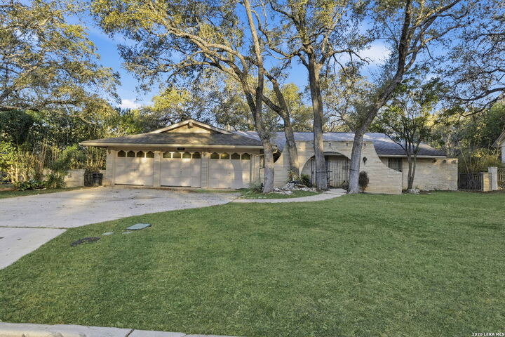 Property Photo: 103 Castleoaks TX 78213