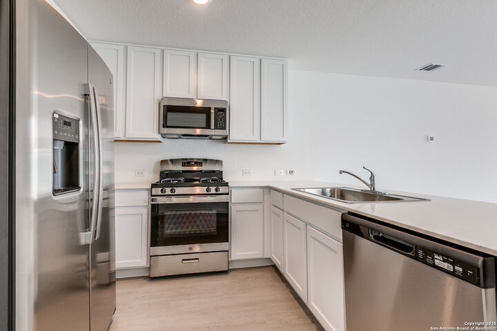 Property Photo: 14119 Enfield Fls TX 78245