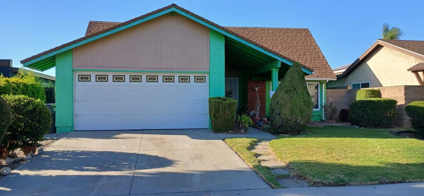 Property Photo:  1129 East Helmick Street  CA 90746 