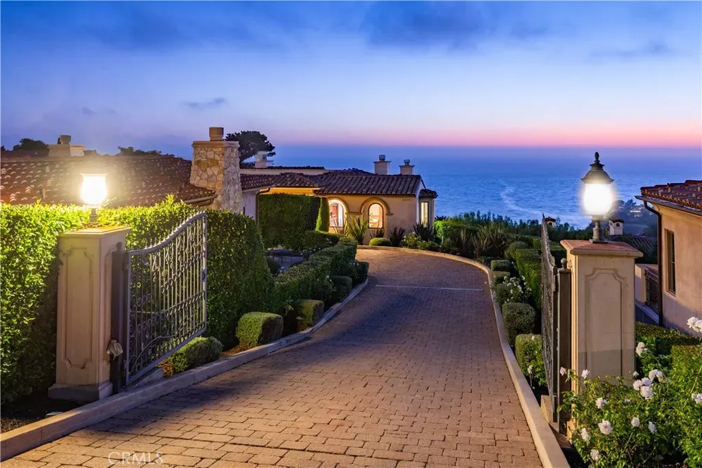 Property Photo:  30057 Via Victoria  CA 90275 