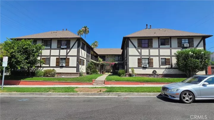 Property Photo:  455-- 457 W Elm  CA 91506 