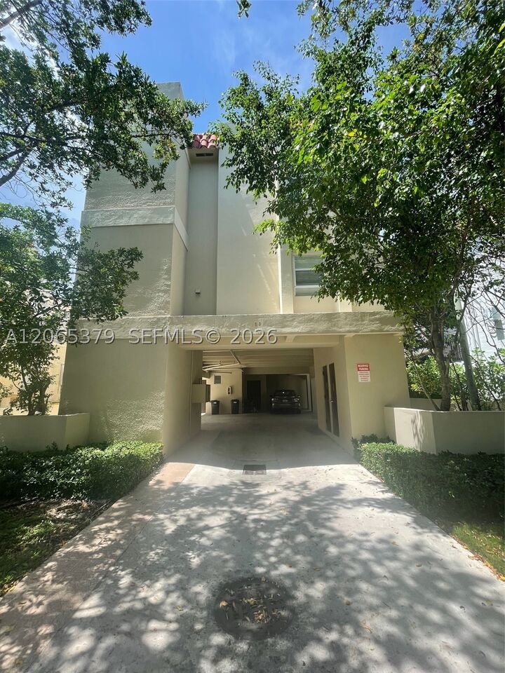 Property Photo: 11 Antilla Ave B FL 33134