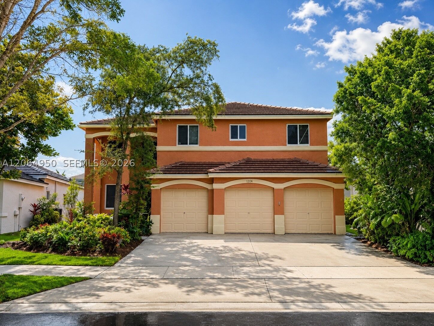 Property Photo:  1204 Chenille Cir  FL 33327 
