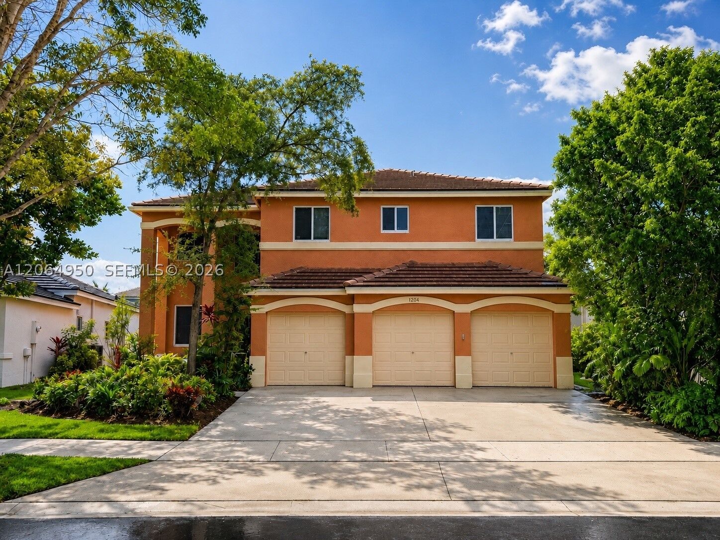 Property Photo: 1204 Chenille Cir FL 33327