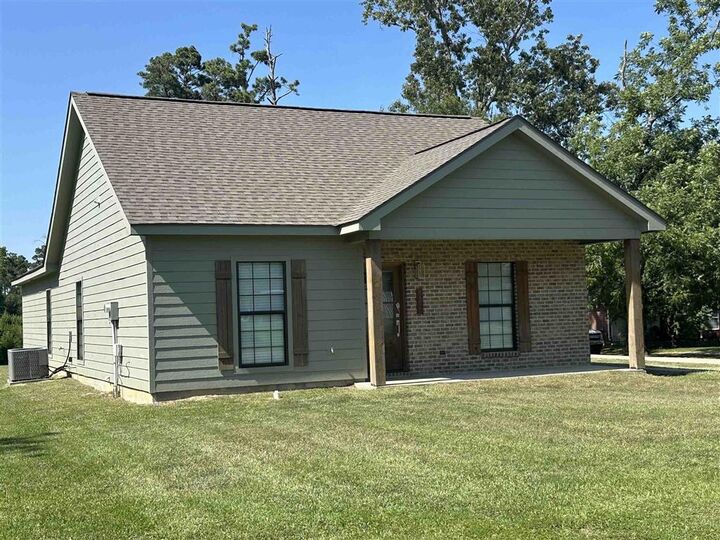 Property Photo: 206 Self Street LA 70633
