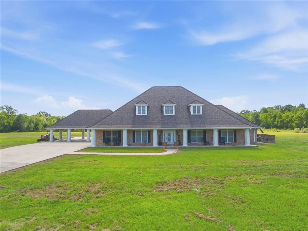 Property Photo: 16052 La-26 Highway LA 70546