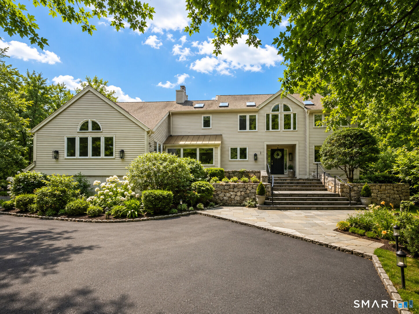 Property Photo:  