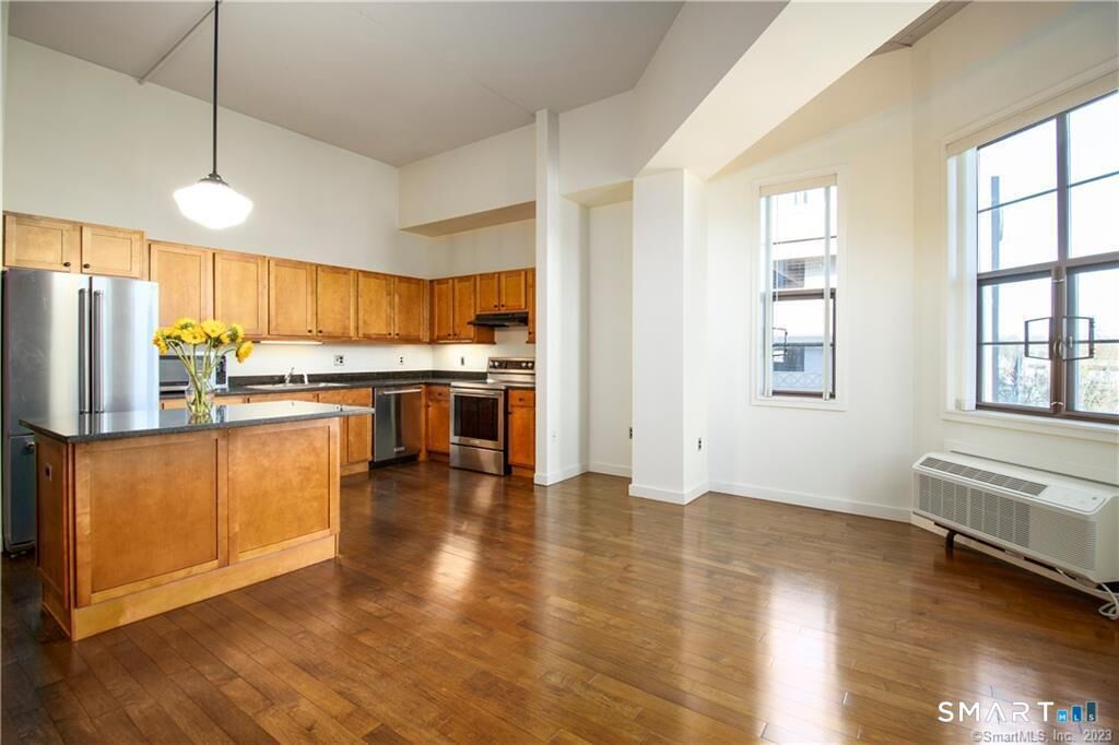 Property Photo:  15 Dinah Road 319  CT 06107 