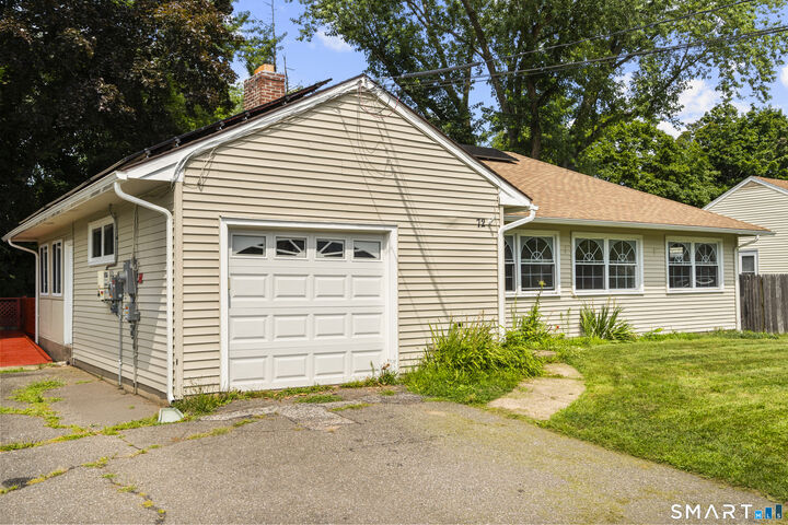 Property Photo:  72 Vernon Street  CT 06042 