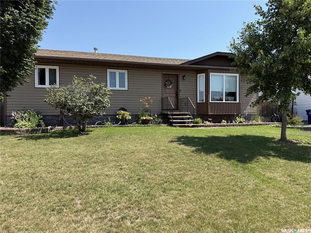 Property Photo:  207 Maple Street  SK S0L 2N0 