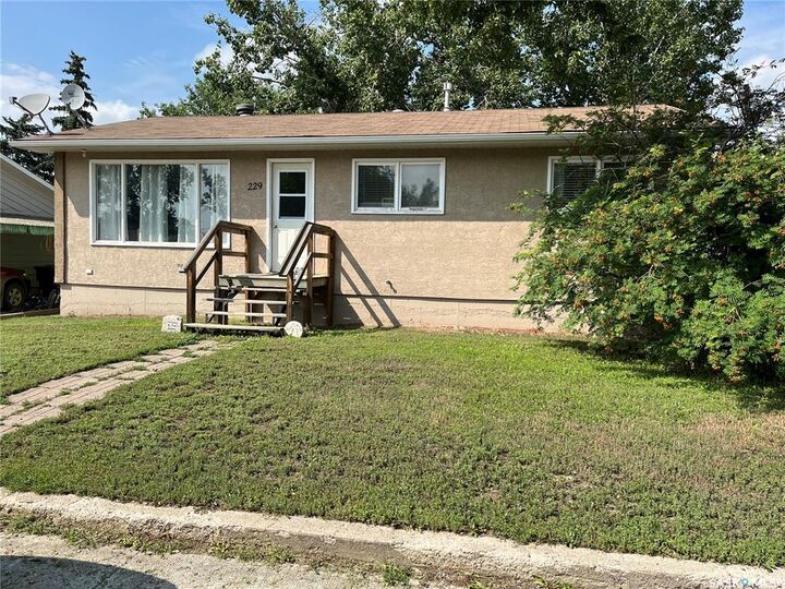 Property Photo:  229 4th Avenue E  SK S0H 1X0 