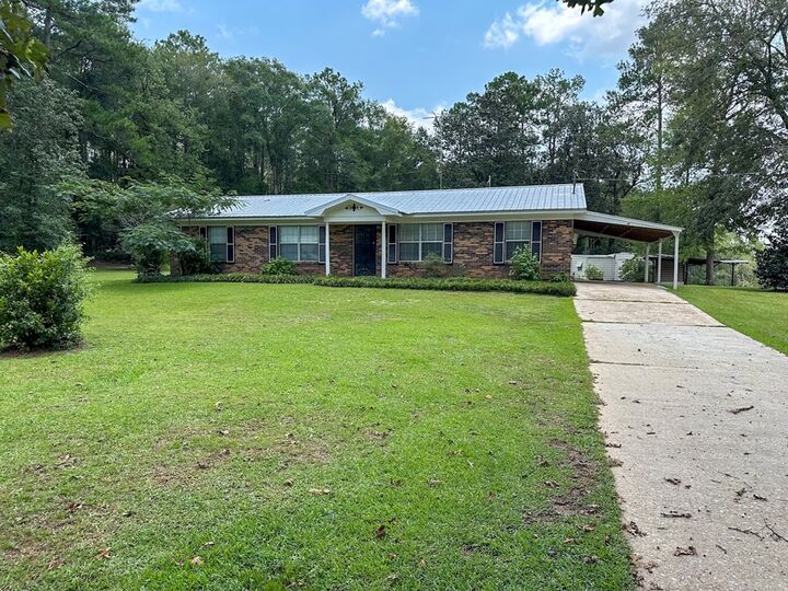Property Photo: 7436 E Highway 27 AL 36360
