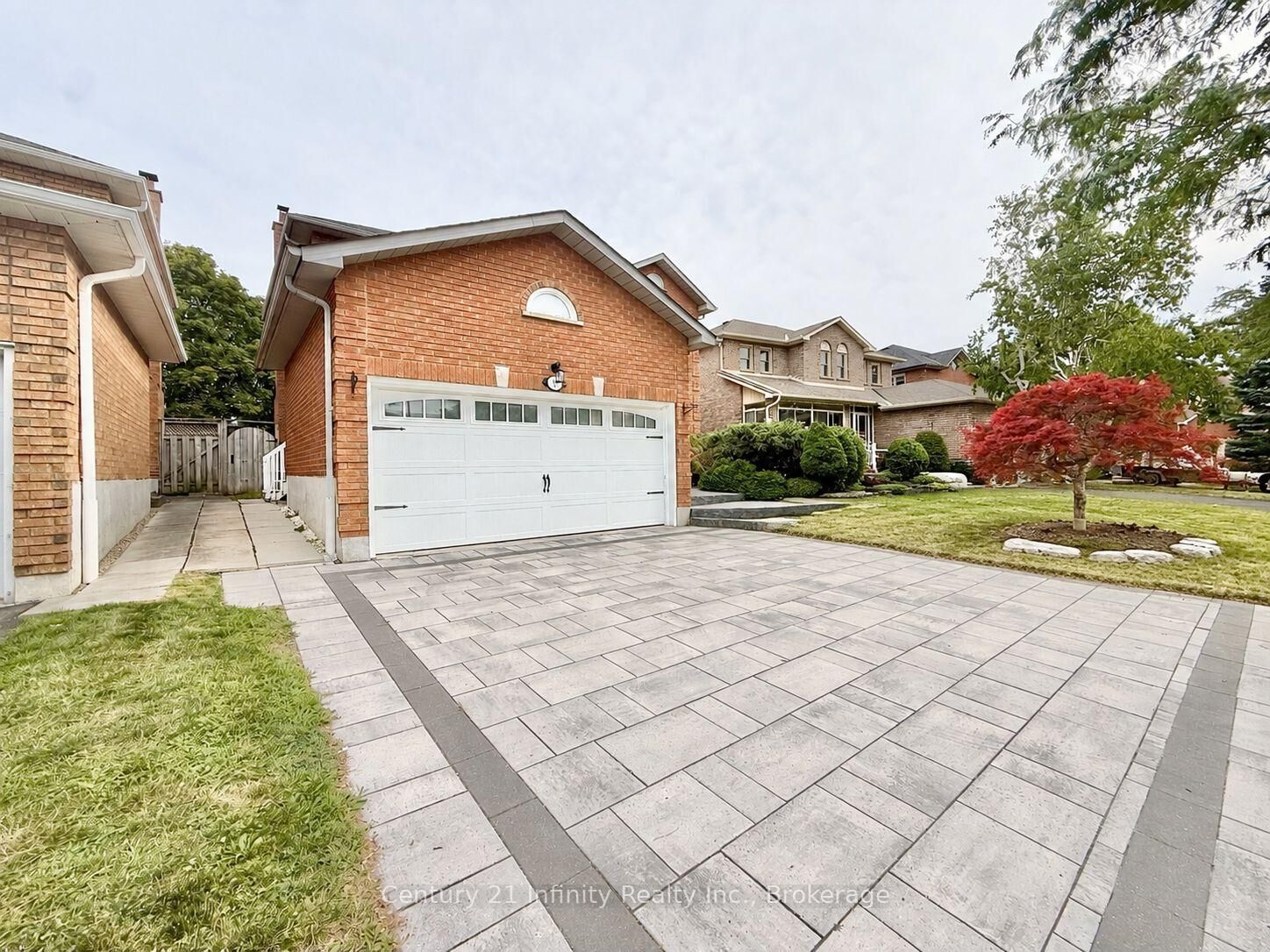 Property Photo: 11 Meadowglen Drive ON L1R 1T8