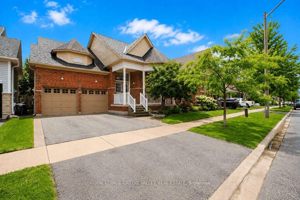 Property Photo:  29 Counsellor Terrace  ON L4M 7H1 