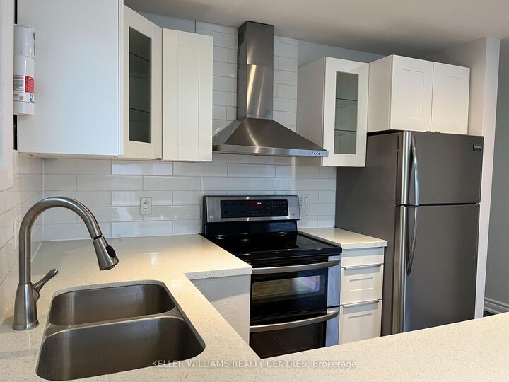Property Photo:  211 Silverbirch Drive Upper  ON L3Y 2Z6 