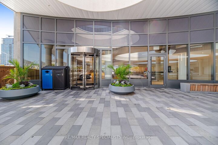 Property Photo:  5105 Hurontario Street 308  ON L4Z 3X7 
