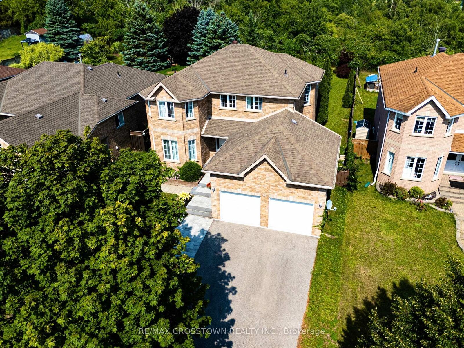 Property Photo:  31 Logan Court  ON L4N 8G9 