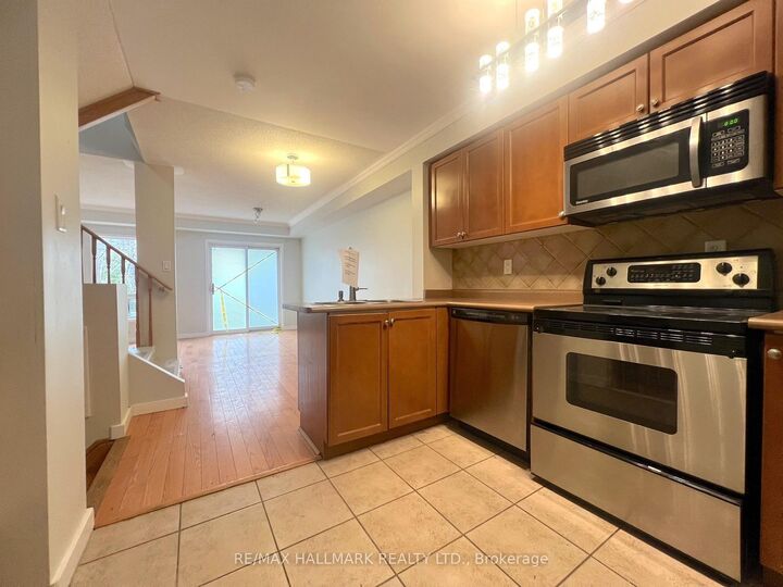 Property Photo:  33 Lodgeway Drive  ON L6A 3S6 