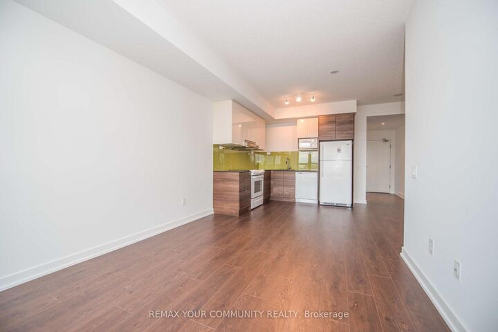 Property Photo: 121 McMahon Drive 3003 ON M2K 0C1