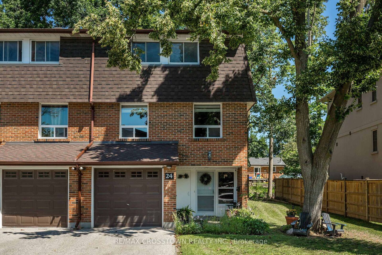 Property Photo: 360 Blake Street NW 24 ON L4M 1L3