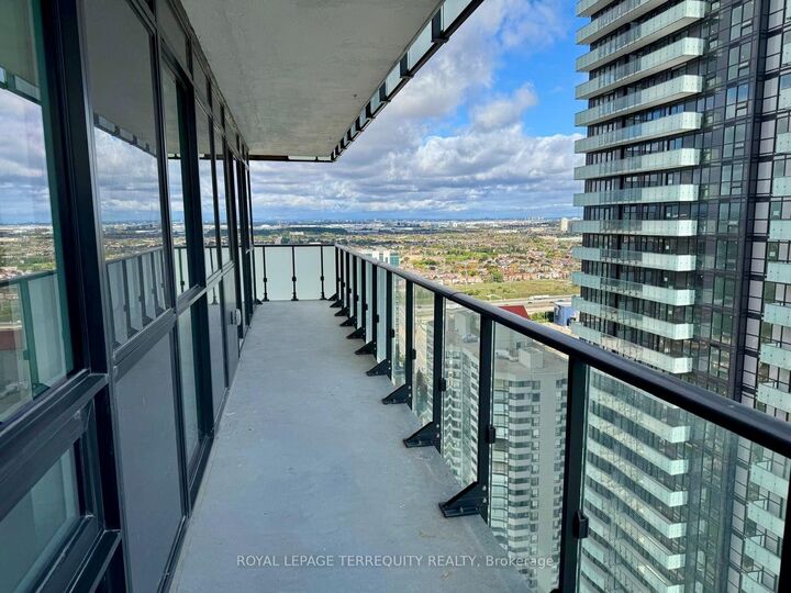 Property Photo: 4130 Parkside Village Drive 3004 ON L5B 0L7