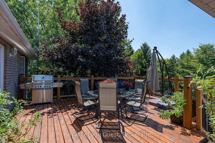 Property Photo:  20 Rue Eric N/A  ON L9M 0H1 