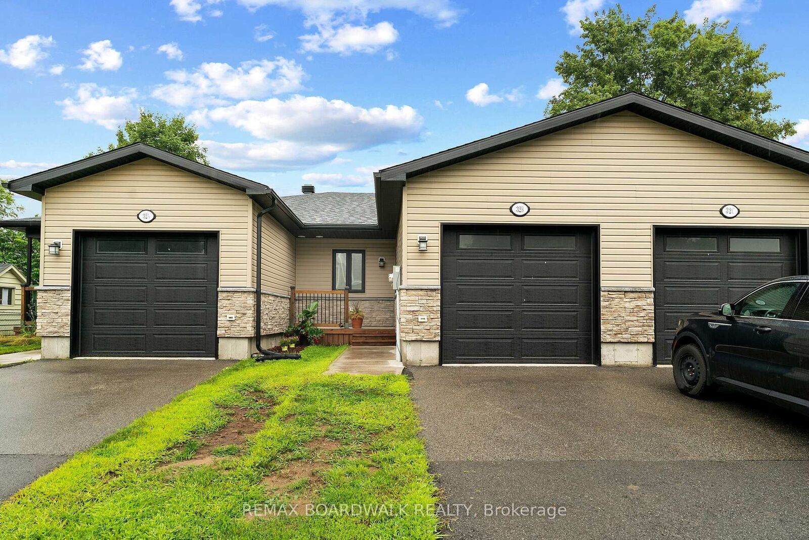 Property Photo:  32 David Street B  ON K0E 1X0 